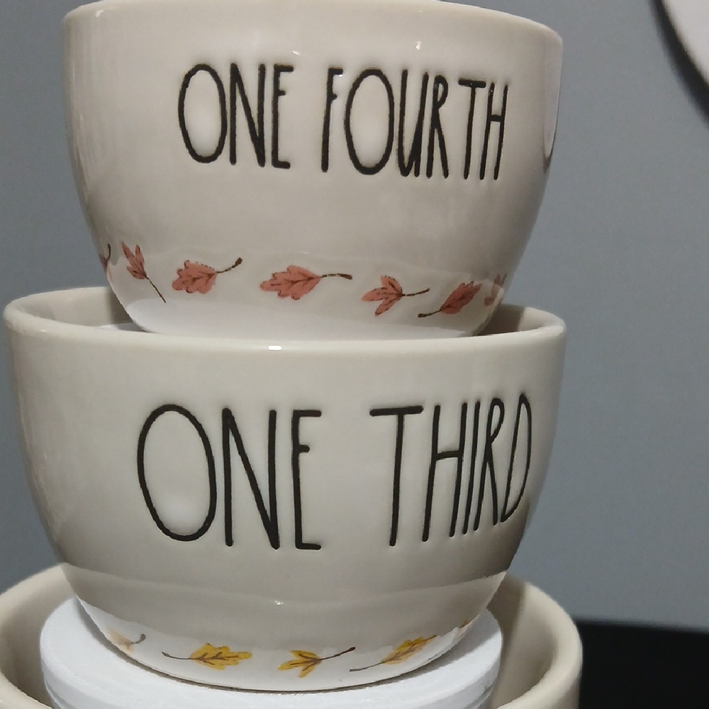 Rae Dunn Set of 4 Measuring Cups with Mini Squirrel Details NWT - Picture 3 of 7